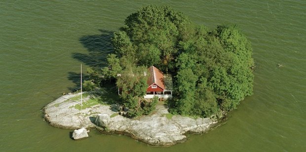 The dream? A house of your own, an island of your own? In this case from the lake Mälaren in Sweden. Photo: Lars Bygdemark, SCANPIX
