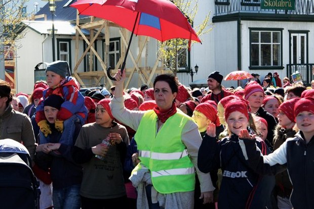 The vanguards of Iceland? School-children participate in the opening of the Reykjavik Arts Festival. Photo: Odd Iglebaek