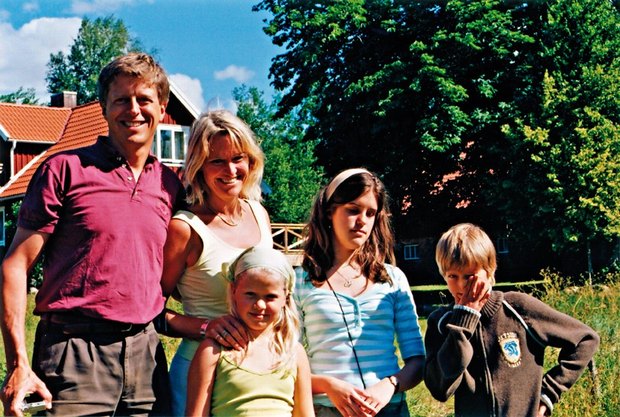 The Wiik-Thalbitzers at their house in Sweden. From left: Henrik, Anne, Katrine, Anna Sophie and Tobias. Photo: Odd Iglebaek