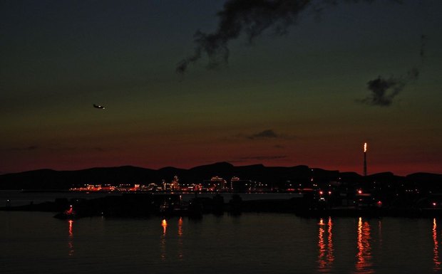 The lights of Melkøya with the gas-flare to the right seen from the centre of Hammerfest. Photo: Odd Iglebaek
