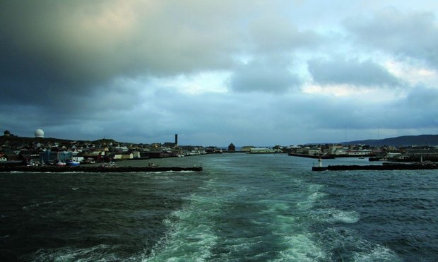 Leaving the port of Vardø. Note white ´radar-ball` to the left. Town-hall with pyramide-roof in the centre. Photo: Odd Iglebaek 