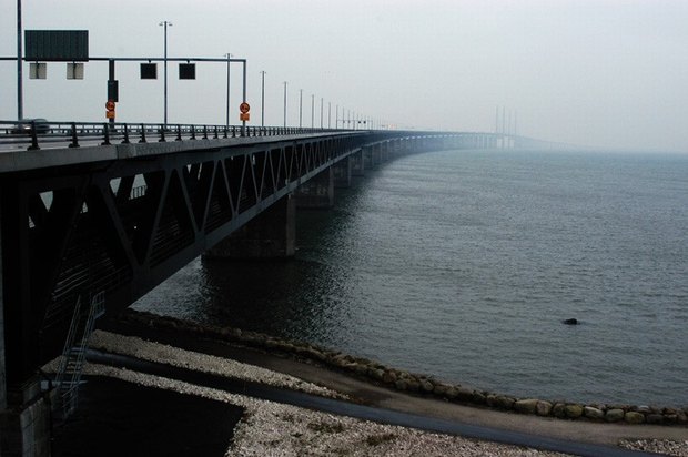 The Øresund-brigde for both vehichles and trains (below) is an important link in the TNT-network. Photo: Johannes Jansson/norden.org