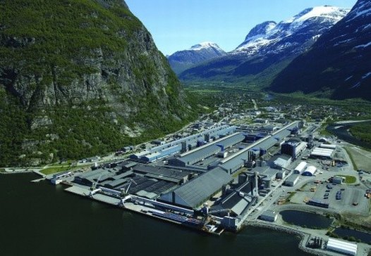 The producers of aluminium are heavy users of electricity. Picture shows Hydro aluminium plant in Sunndal at the west coast of Norway. Photo: Øivind Leren