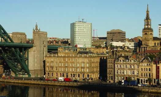 Northward view of Newcastle’s city centre across the River Tyne. While the immediate city centre acts as a robust hub of social and economic activity, the surrounding inner city is plagued by insufficient building quality and failing housing markets. 